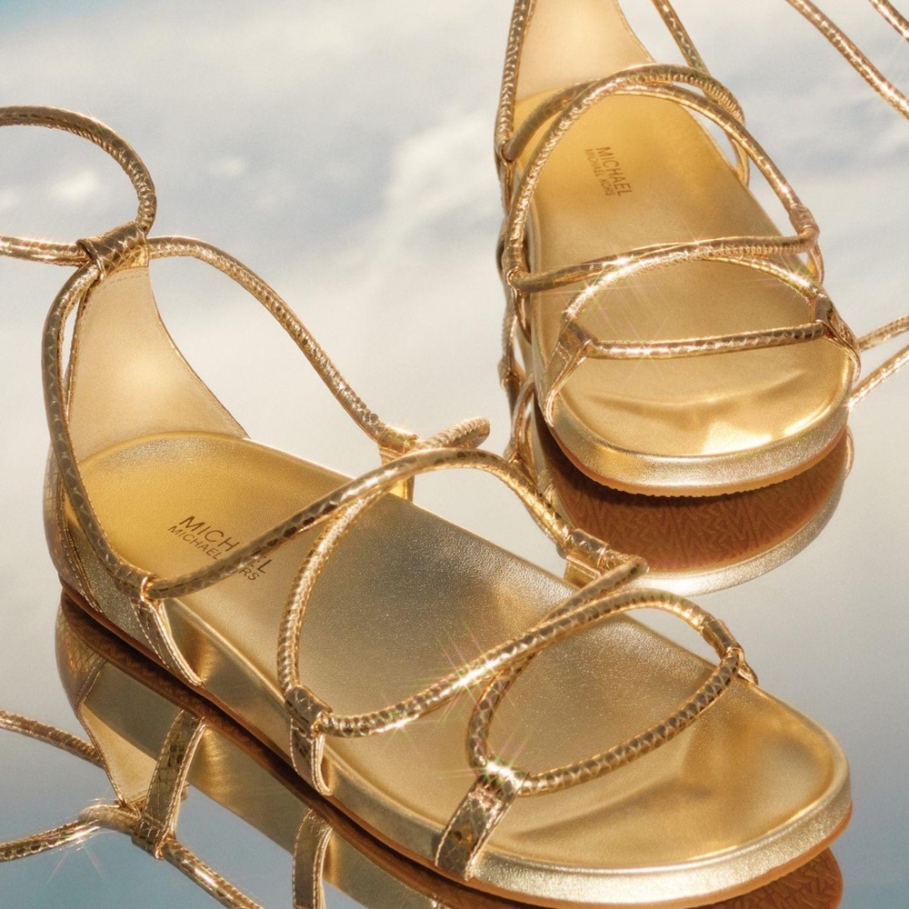 ⭐️⭐️Michael Kors, Vero Flat Sandal, size 7, brand new, Pale gold ⭐️⭐️
